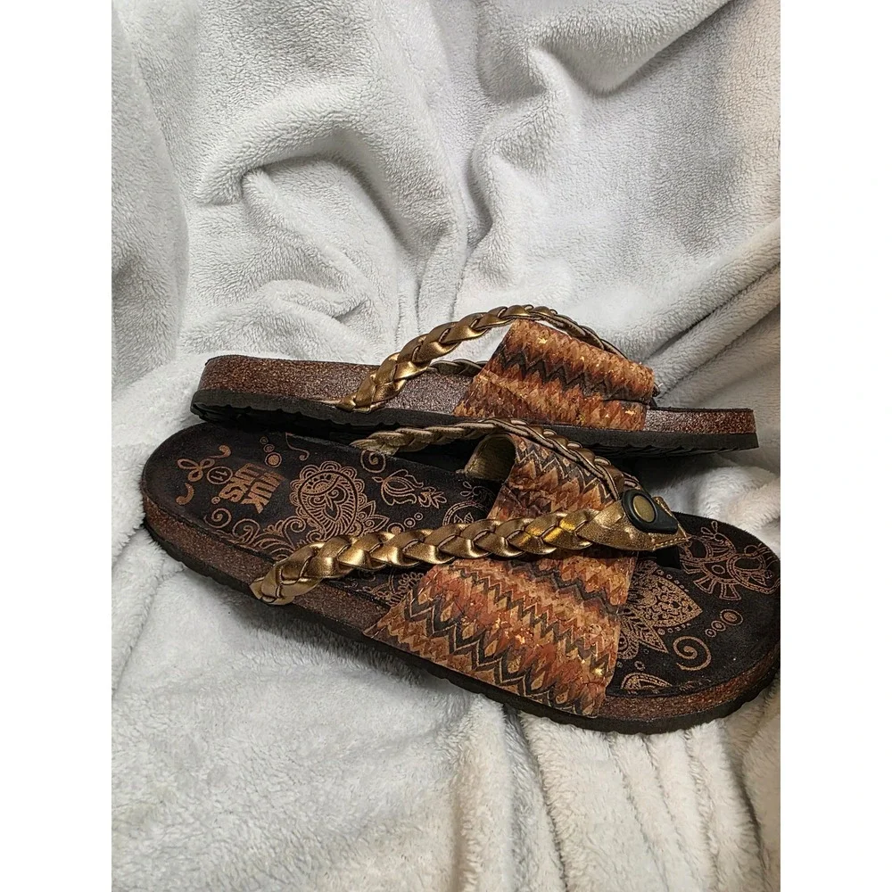 Muk Luks Womens Size 11 Brown Gold Braided Chevron Cork Sandals Slides